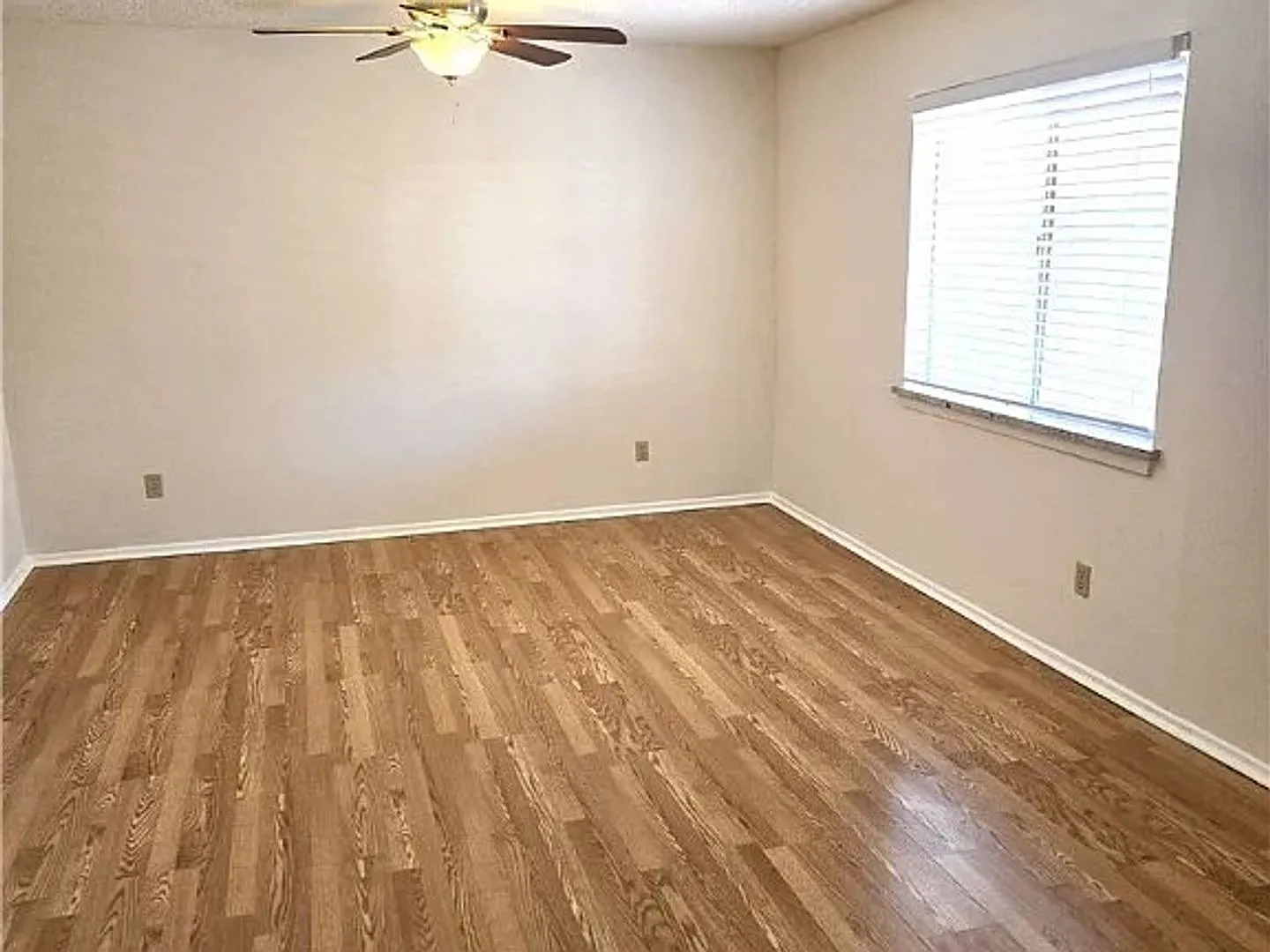 Move-in ready 3-bed, 1.5-bath Upstairs condo just minutes from downtown San Marcos and Texas Stat... — Photo 3