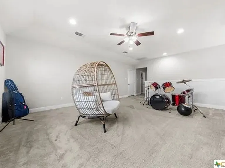 807 Old World Dr — Photo 23