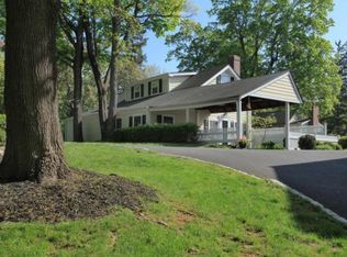 4 Browning Ct, Mendham, NJ 07945