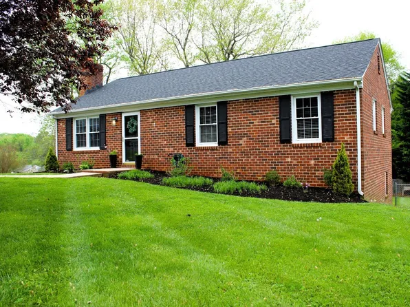 103 Lakeland Ct, Forest, VA 24551