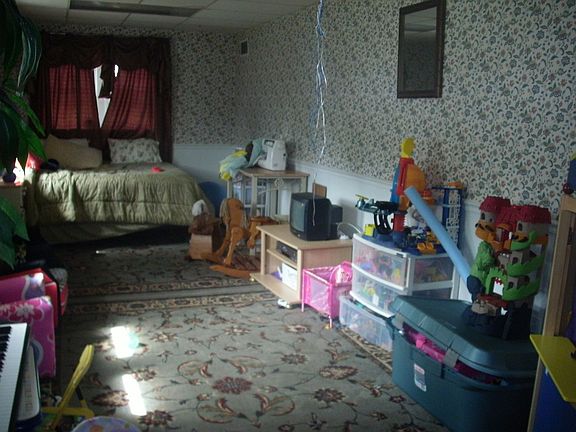 4th bedroom or rec room