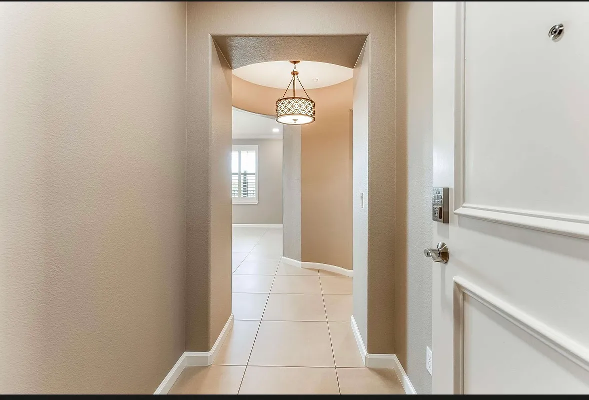 2 bed, 1124 sqft, $3,250 — Photo 1