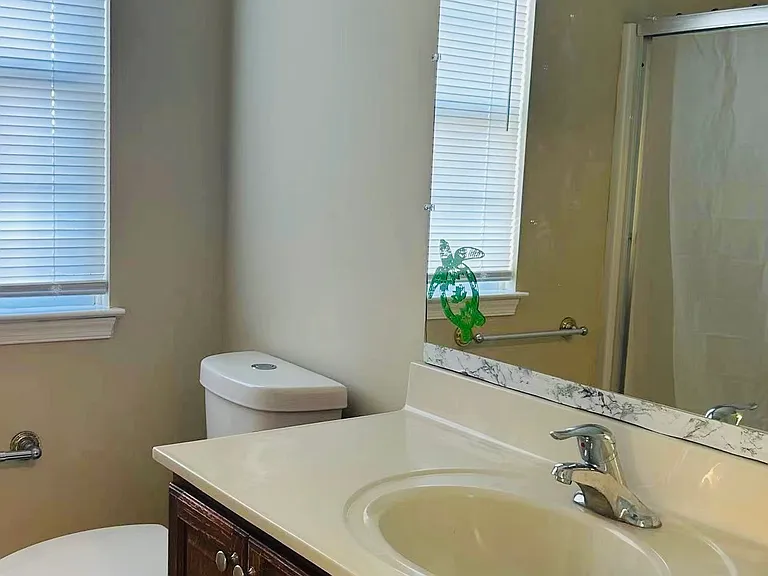 210 E Hazeldell Ave — Photo 13