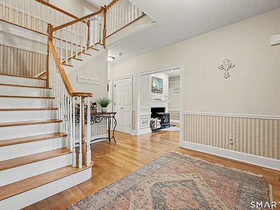 2nd image of 165 Soundview Avenue