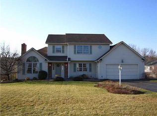 11 Stream View Cir, Fairport, NY 14450