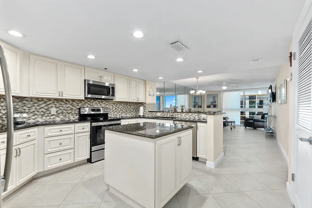 Building Photo - 2700 N Highway A1A #902