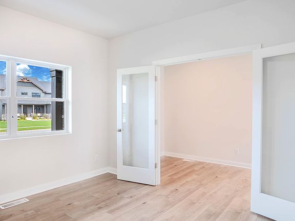 3rd image of 9865 Beacon Pointe Ln