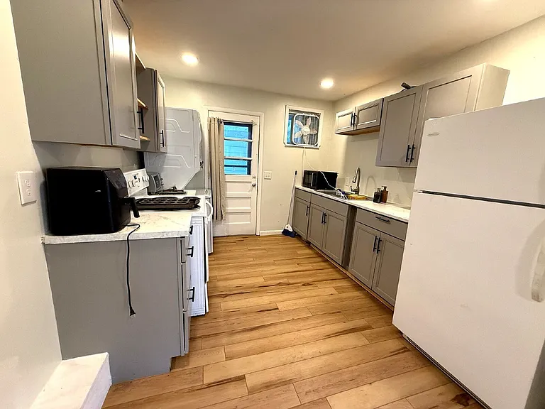 22 Claiborne St #B — Photo 14