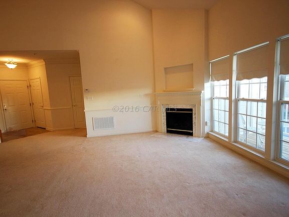 03 - Living Room - View B