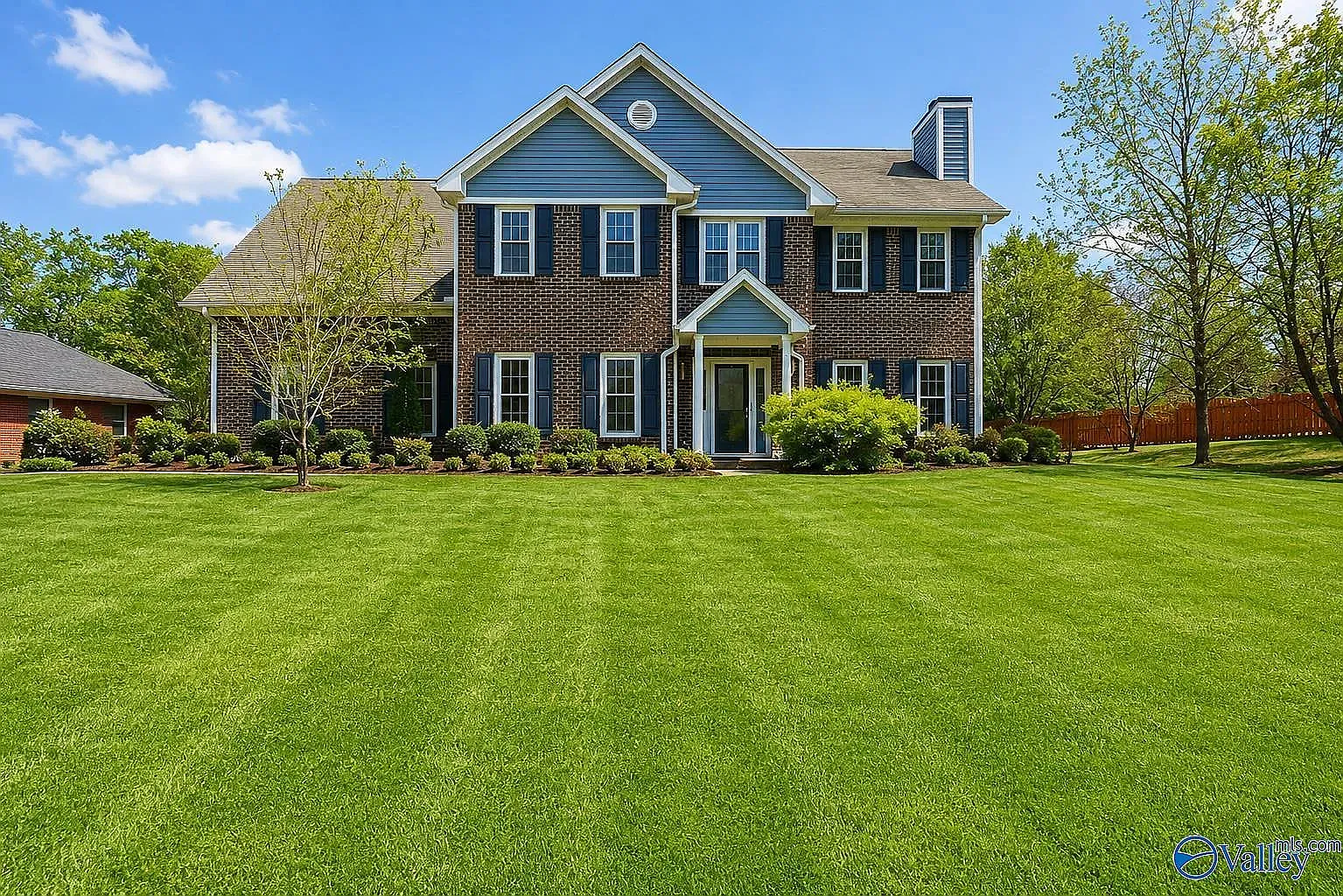 106 Golden Oak Dr — Photo 1