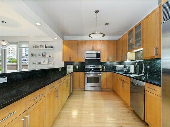4th image of 38 Warren St APT 6C