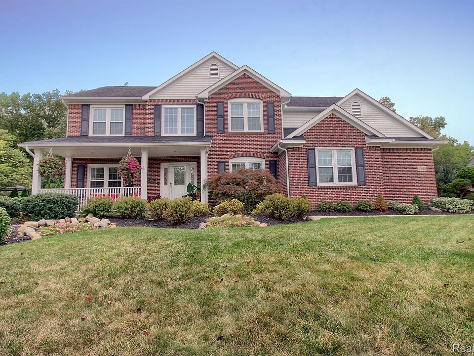 1st image of 47669 River Woods Dr