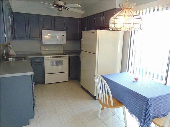 3rd image of 108 Williamsburg Ln