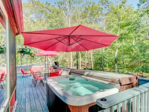 126 Summerton Cir, East Stroudsburg, PA 18301