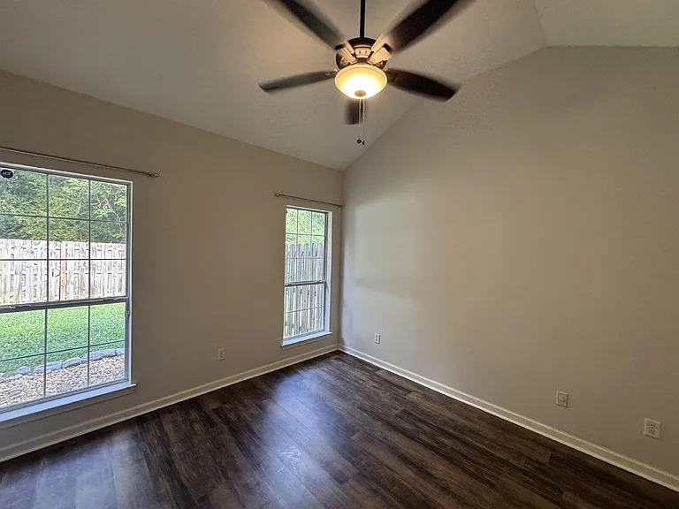 5901 Southwood Pkwy — Photo 12
