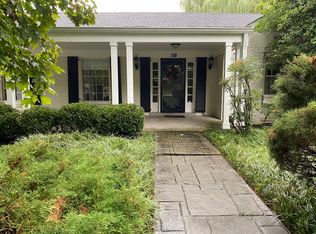 208 Blankenbaker Ln, Indian Hills, KY