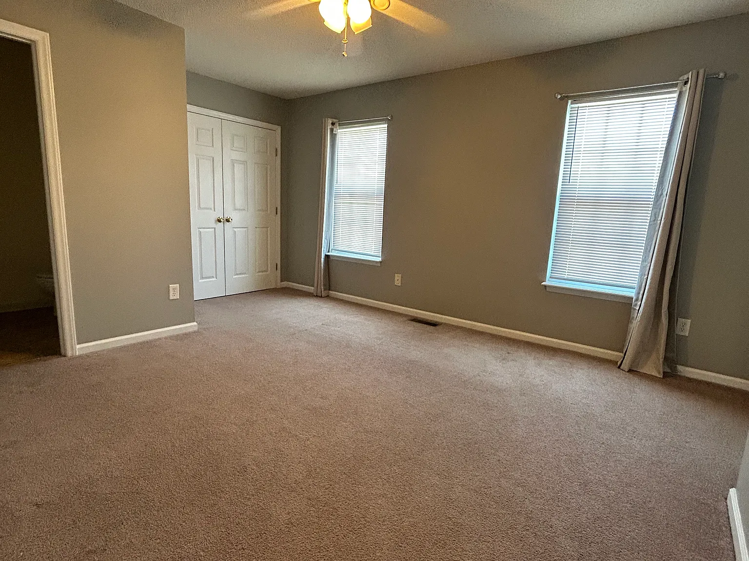 3 bed, 2.5 bath, 1408 sqft, $1,400 — Photo 3