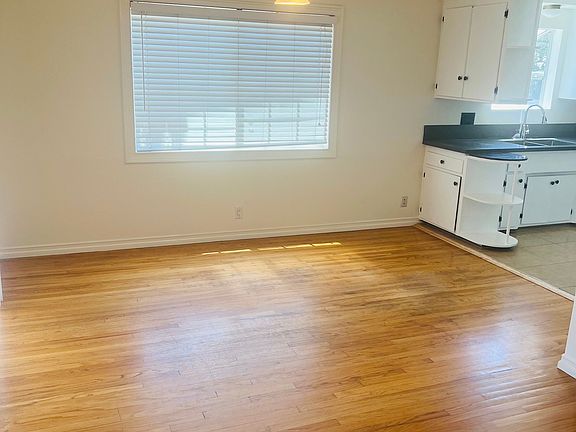 4th image of 5404 Robinhood Ave