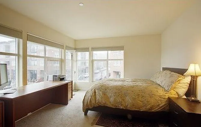 2479 NE Park Dr — Photo 8