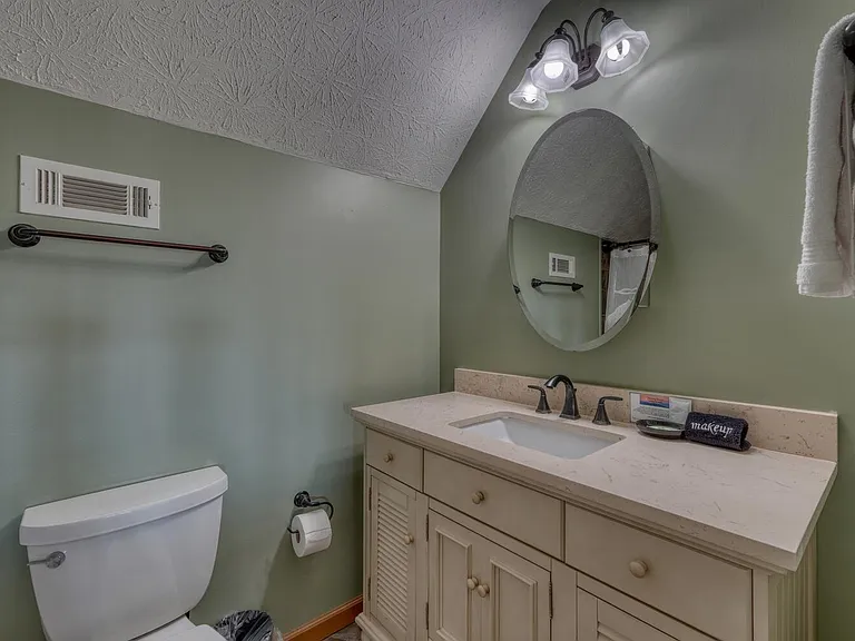 1142 Walnut Rdg — Photo 15