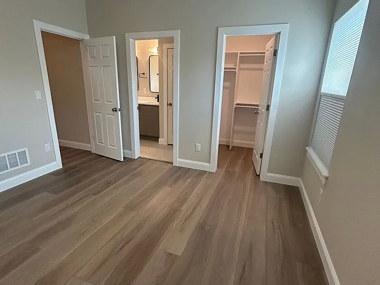 536 E Mulberry St — Photo 69