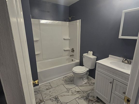 4th image of 821-23 W 21st St #823