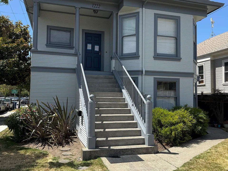 Front of house (Santa Clara Avenue)