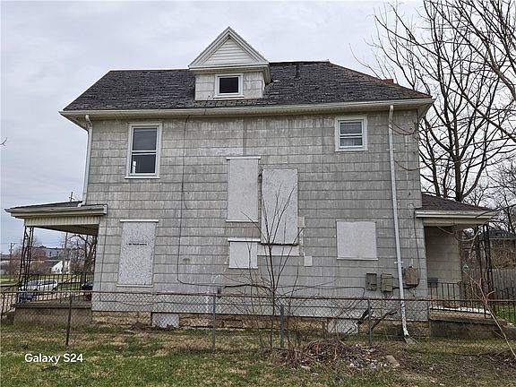 4th image of 727 W High St