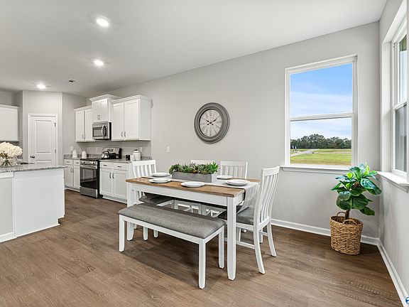 4th image of 148 Aurora Cir
