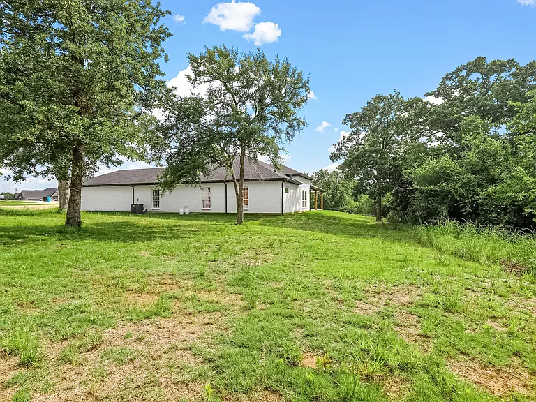 4013 Legend Trl — Photo 44