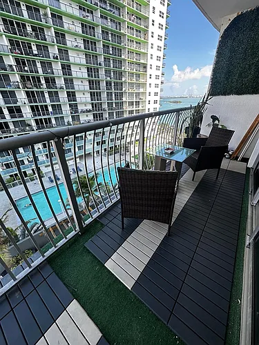 1750 N Bayshore Dr Photo 1