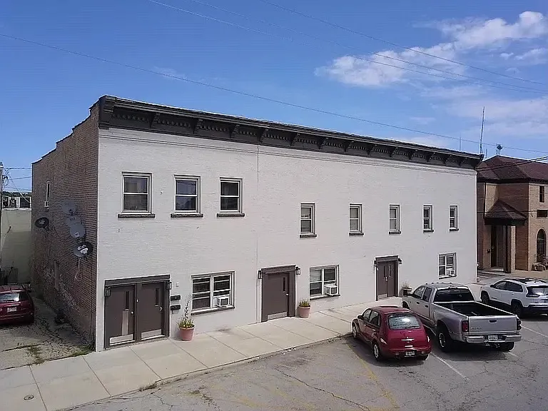 110 E Prairie St — Photo 1