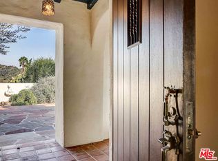 2285 W Live Oak Dr, Los Angeles, CA 90068