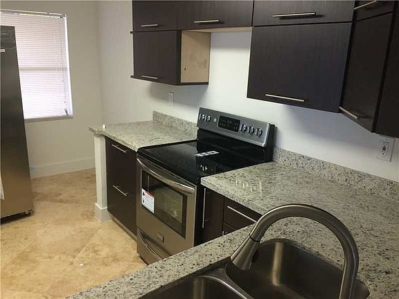 5th image of 10018 NW 41st St