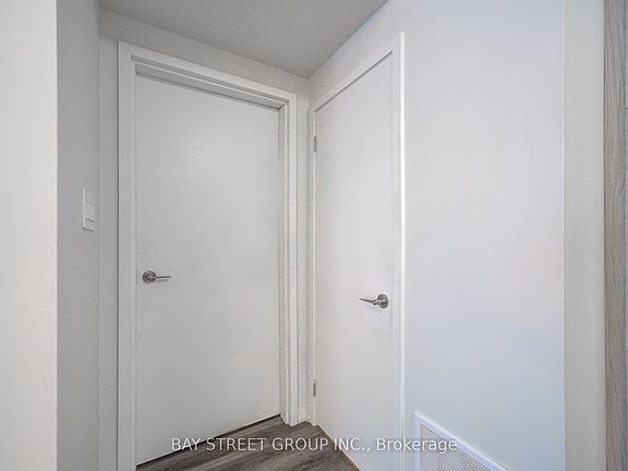 3rd image of 11 Honeycrisp Cres #Townhouse 3