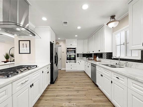 4th image of 14502 Broadway