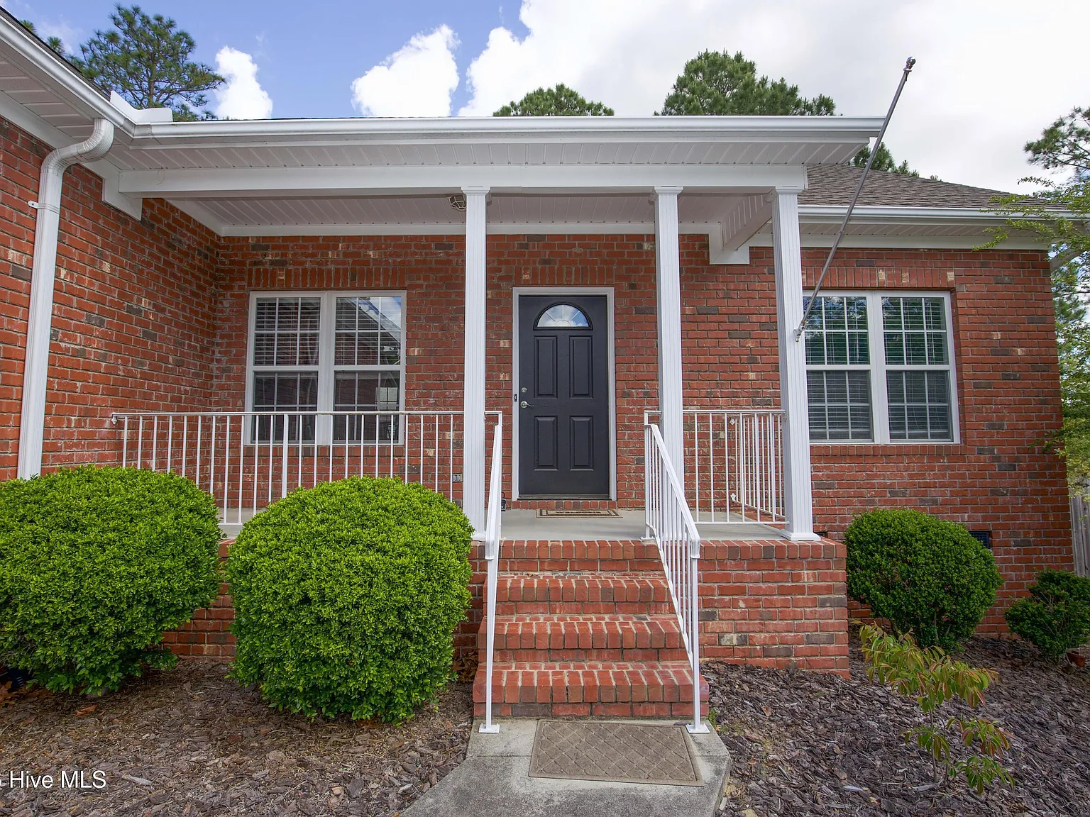3 bed, 2.0 bath, $2,300 — Photo 2