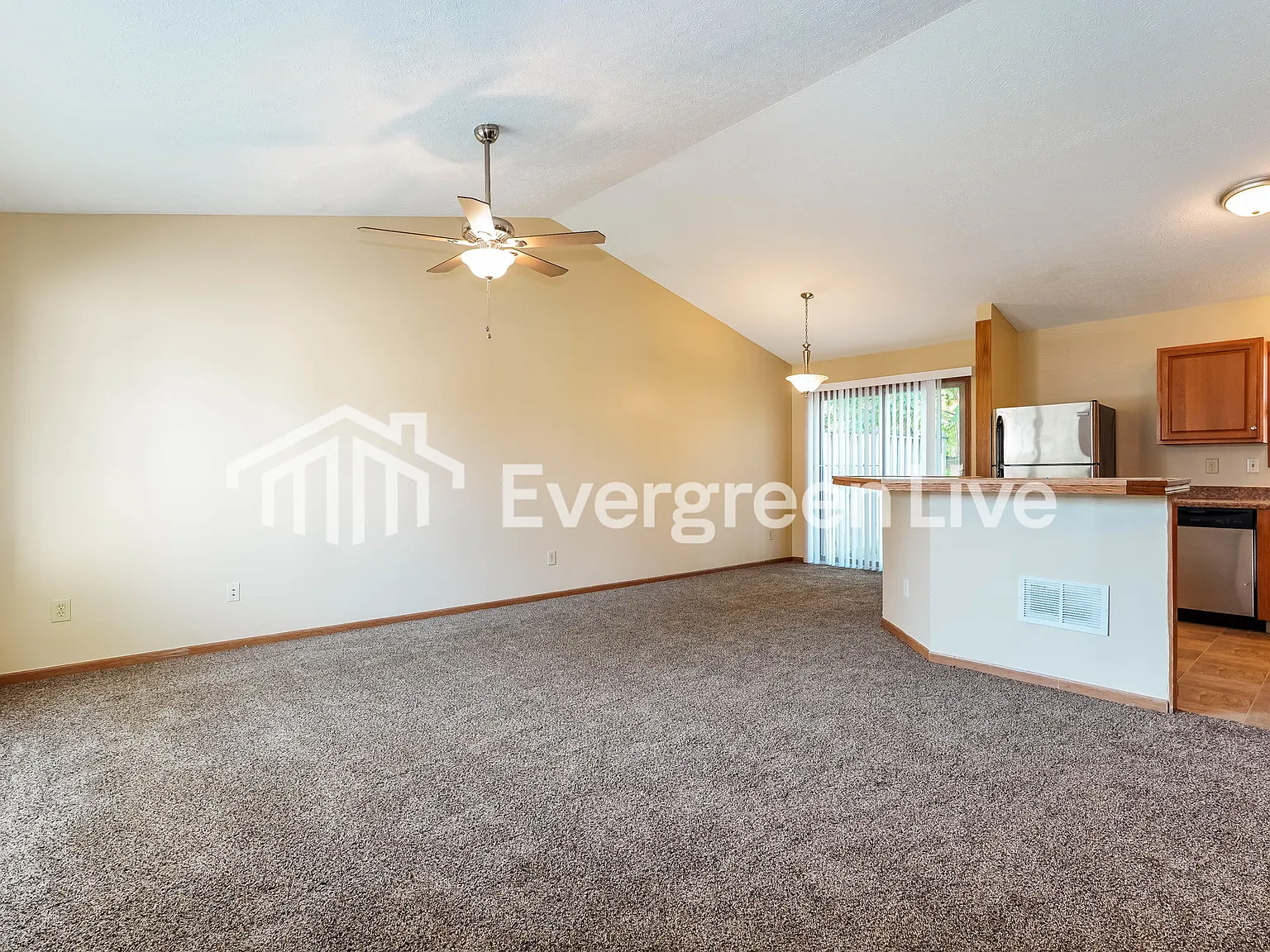 3 bed, 2.5 bath, 1620 sqft, $1,995 — Photo 2