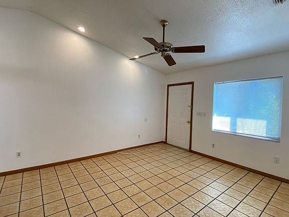 3rd image of 587 Aulin Ave