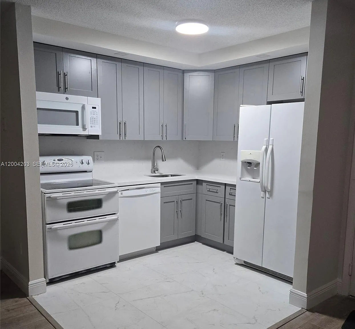 Belfort Condominium J — Photo 2