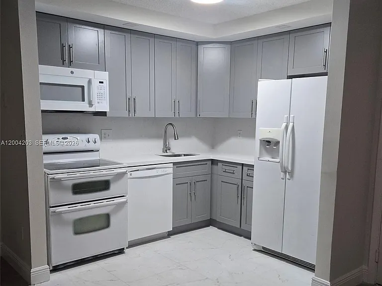 9610 S Belfort Cir #107 — Photo 2