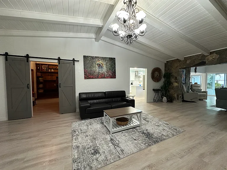 2650 Philippe Pkwy — Photo 16