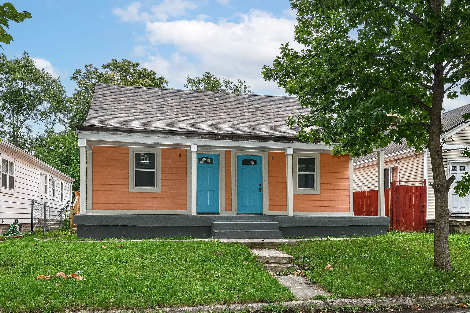 221 N Forest Ave photo 1