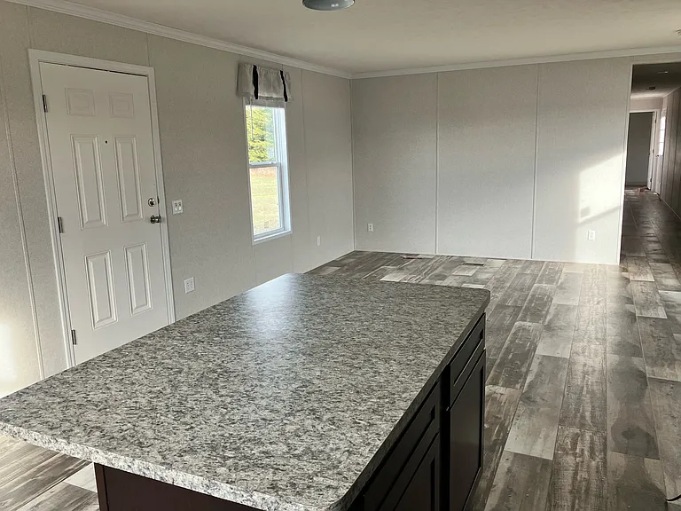 790 Cottonwood Ln — Photo 3