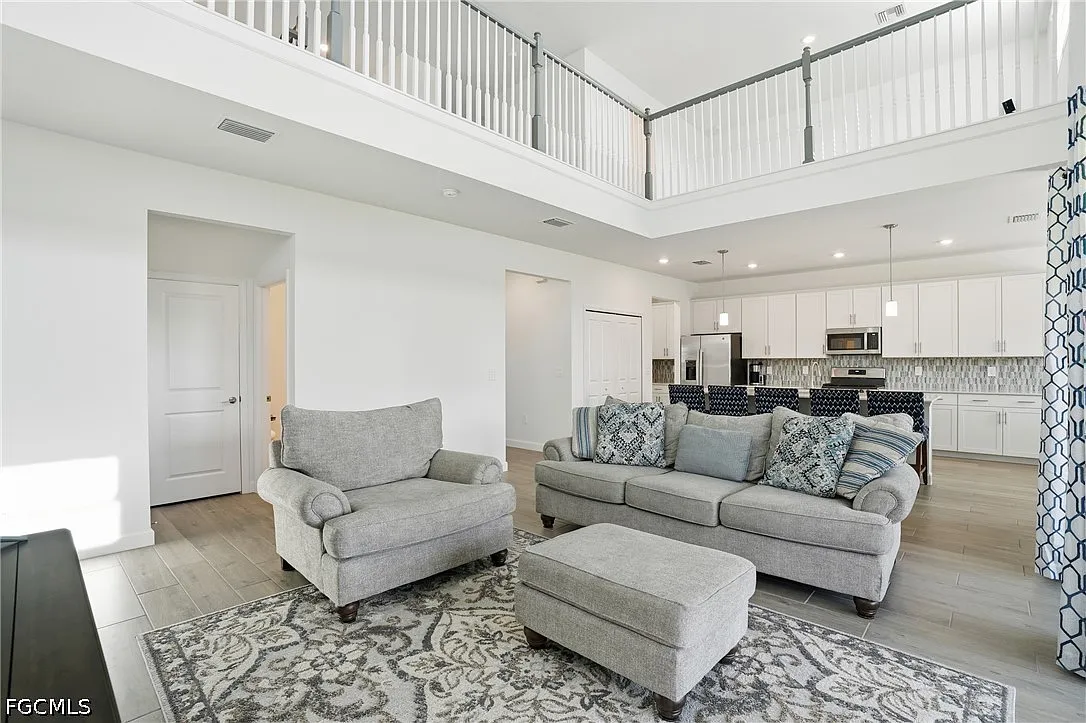 5 bed, 4.5 bath, 3357 sqft, $5,500 — Photo 4