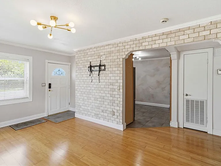 2713 W Braddock St — Photo 13