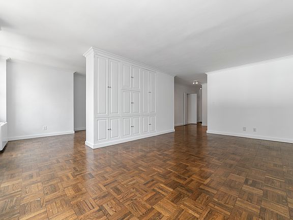 4th image of 65 W 55th St APT 8A