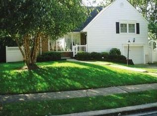 3 Willow Ave, Merrick, NY 11566