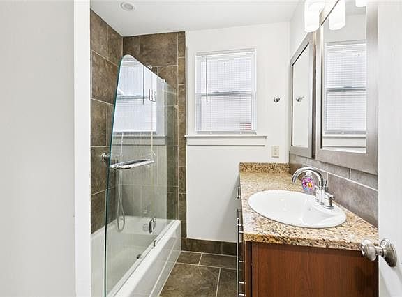 4th image of 200 Lemon St