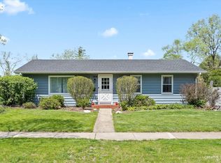 186 Forest Pl, Buffalo Grove, IL 60089